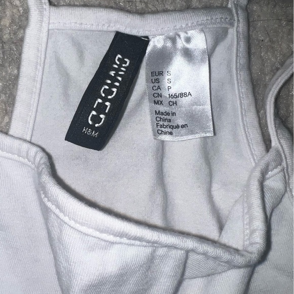 NWOT! H&M White Cropped Tank Top with Red & Navy Stripe Detail - size Small - Picture 3 of 4